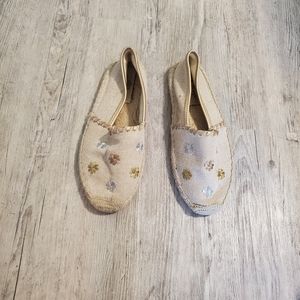 Jack Rogers 1960 embroiderd fabric espadrille size 4 summer spring lightweight